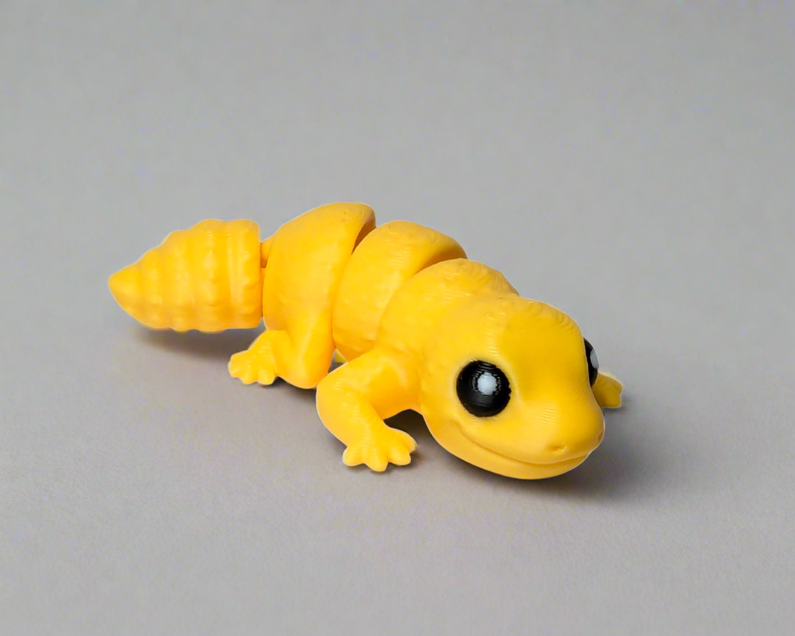 flexible mini Gecko Jiggle Pet looking right