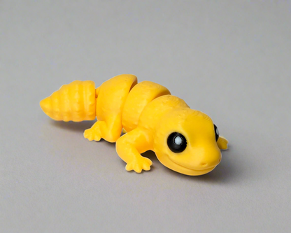 flexible mini Gecko Jiggle Pet looking right