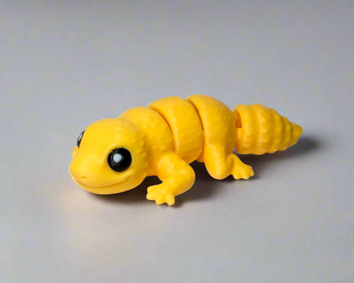 flexible mini Gecko Jiggle Pet looking right